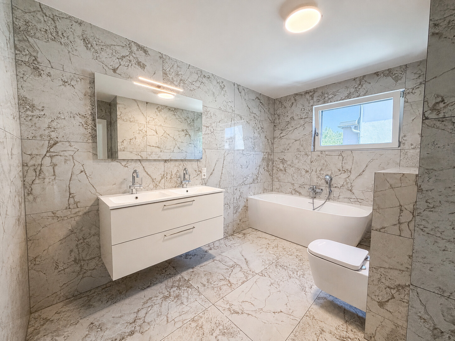 1. Stock: Badezimmer 1