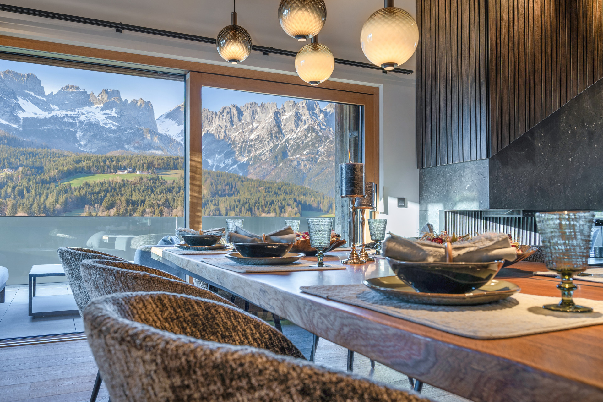 WOHNBEREICH MIT KAISERBLICK