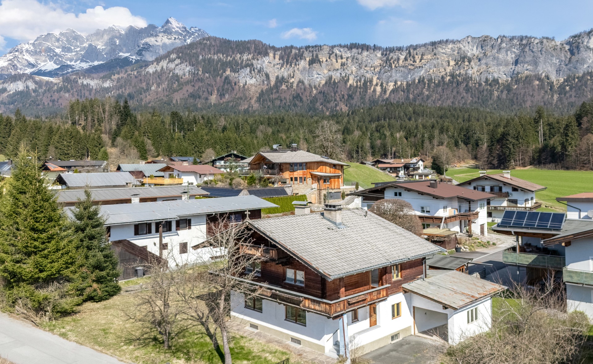 GRUNDSTÜCK MIT ALTBESTAND