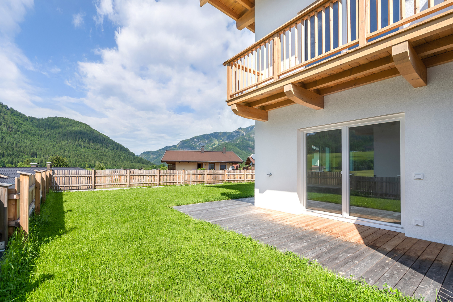 TERRASSE MIT GARTEN