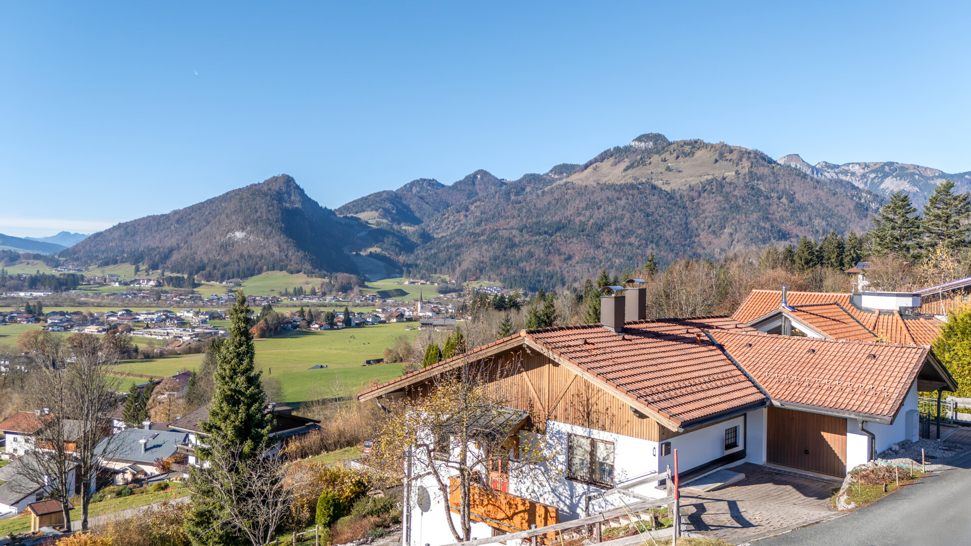 GRUNDSTÜCK MIT ALTBESTAND